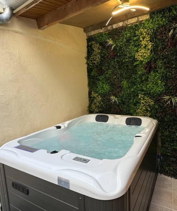 Luxury Room - Havre De Paix Avec Jacuzzi Prive Bar-le-Duc Esterno foto